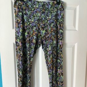 LuLaRoe tall and curvy leggings.